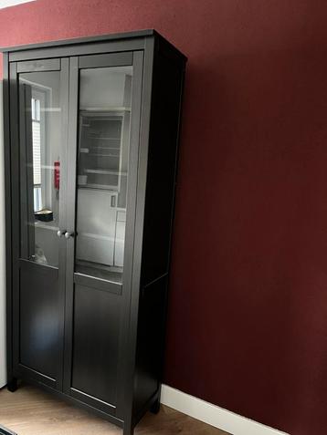 Kast beschikbaar voor biedingen