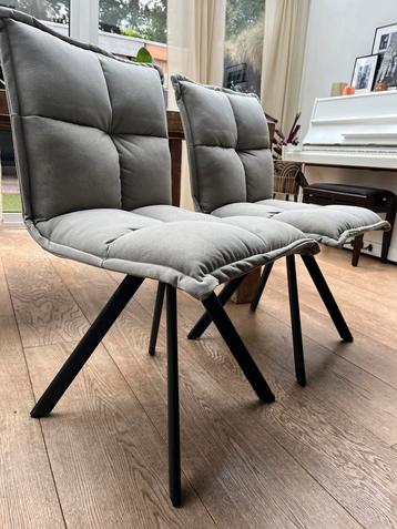 2 eetkamerstoelen grijs