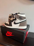 Jordan 1 mocha maat 45, restocks, Kleding | Heren, Schoenen, Ophalen of Verzenden, Zo goed als nieuw, Bruin