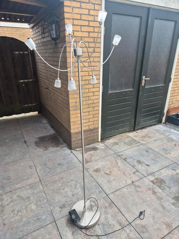 Ikea Lamp - Stijlvol Design, Huis en Inrichting, Lampen | Vloerlampen, Gebruikt, 150 tot 200 cm, Glas, Metaal, Ophalen