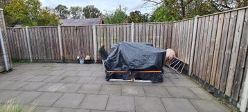 Standaard hout-beton schutting beschikbaar voor biedingen