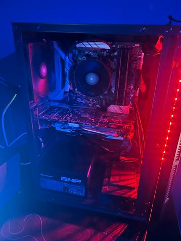 Gaming PC met glasplaat - mist schroefjes beschikbaar voor biedingen