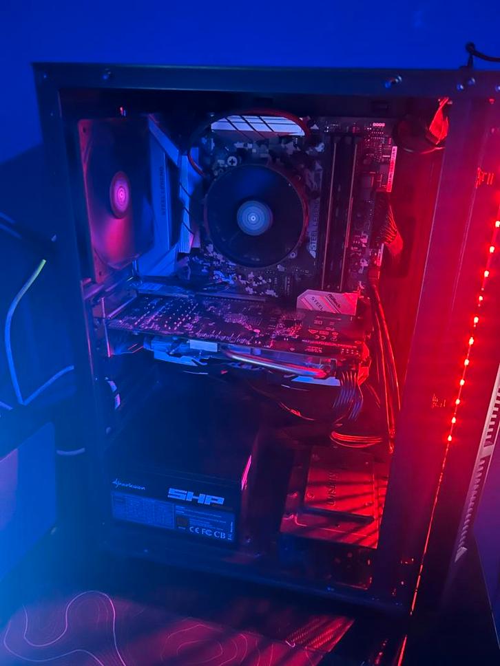 Gaming PC met glasplaat - mist schroefjes, Computers en Software, Desktop Pc's, Gebruikt, Onbekend, SSD, 8 GB, Met videokaart