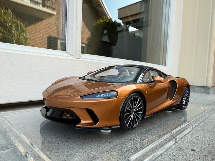 1:18 McLaren GT Copper 2019 + glazen vitrine Spark / JJTOP, Hobby en Vrije tijd, Modelauto's | 1:18, Zo goed als nieuw, Auto, Overige merken