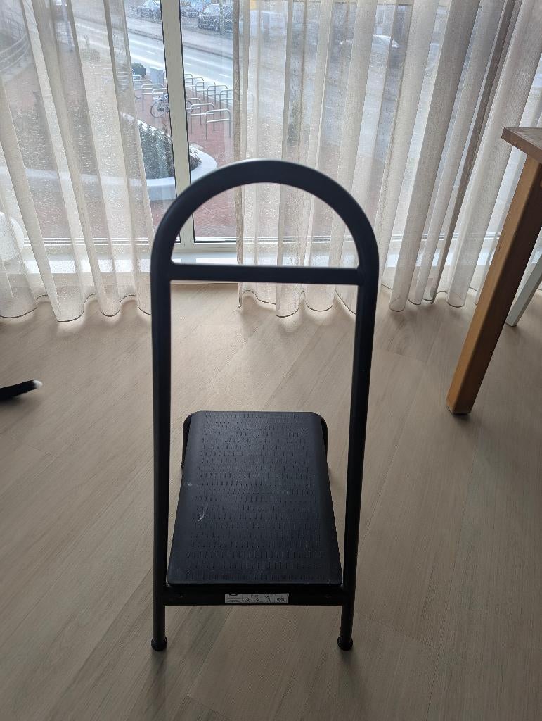 IKEA BASINGEN trapje met handvat - Bijna nieuw - 10 euro, Ophalen of Verzenden, Zo goed als nieuw, Kunststof