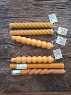 6x dinerkaarsen Xenos swirl kaars bubbel kaars okergeel, Huis en Inrichting, Woonaccessoires | Kandelaars en Kaarsen, Overige materialen