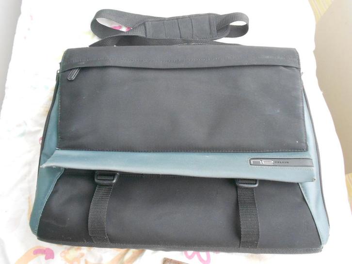 Belkin laptoptas 17 inch type ne-17, 6 hoofd- veel kleine, Computers en Software, Laptoptassen, Gebruikt, Aktetas, 17 inch of meer