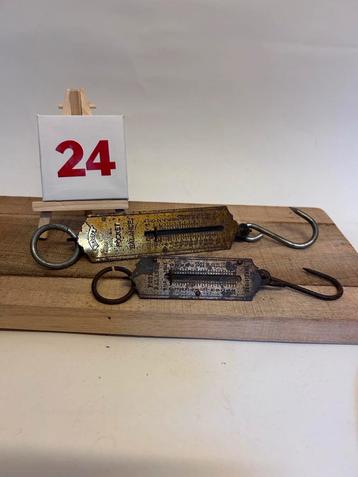 2 Zakweegschalen /Unster 19-25cm beschikbaar voor biedingen