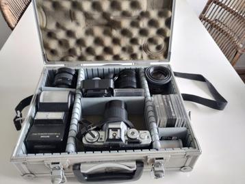 analoog fototoestel met toebehoren beschikbaar voor biedingen