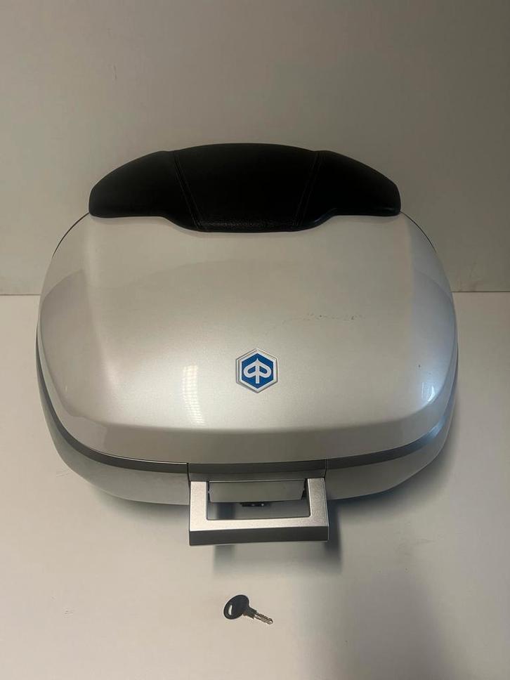Piaggio mp3 koffer top koffer nieuw, Motoren, Accessoires | Koffers en Tassen, Zo goed als nieuw, Verzenden