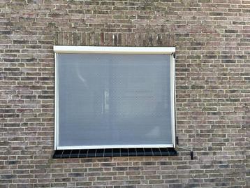 Te koop screens (diverse afmetingen) beschikbaar voor biedingen