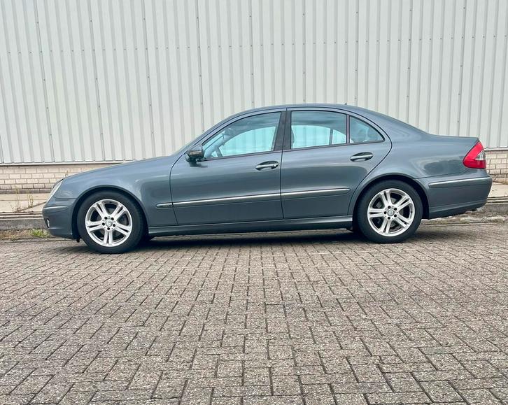 Mercedes-Benz E-Klasse 2.2 CDI E200 Sedan AUT 2009 Grijs, Auto's, Mercedes-Benz, Particulier, E-Klasse, Diesel, C, Sedan, Automaat