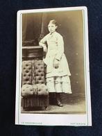 CDV, Meisje, Ed. Radermacher, Rotterdam, Carte de Visite, Ophalen of Verzenden, Voor 1940, Gebruikt, Foto