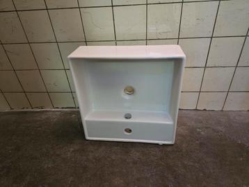 2 wastafels 46 cm bij 46 cm met overloop