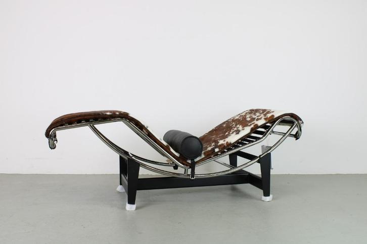 Cassina LC4 chaise longue, Pony, Huis en Inrichting, Banken | Sofa's en Chaises Longues, Nieuw, Eenpersoons, Minder dan 150 cm