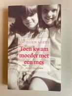 Toen kwam moeder met een mes - Nicolien Mizee, Ophalen of Verzenden, Nieuw, Nederland