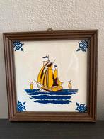 Wandtegel met Zeilschip in Houten Lijst, Antiek en Kunst, Antiek | Wandborden en Tegels, Ophalen of Verzenden