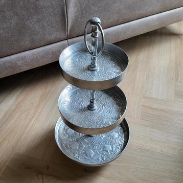 Vintage Etagère - 3 lagen beschikbaar voor biedingen