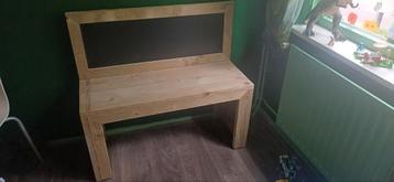 Kinderbureau / speeltafel steigerhout met krijtbord

 beschikbaar voor biedingen