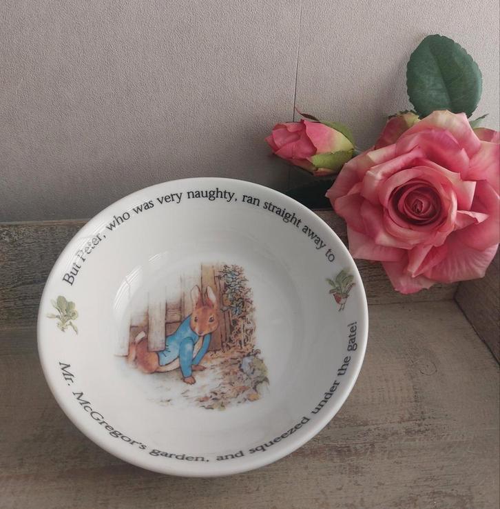 Wedgwood Beatrix Potter Peter Rabbit schaaltje 14 cm, Huis en Inrichting, Keuken | Servies, Zo goed als nieuw, Schaal of Schalen