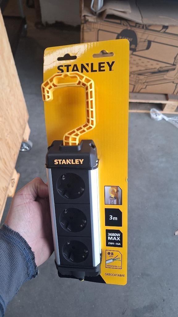 Stanley stekkerdoos alu. met haak 3-voudig H05VV-F 3G1.5MM², Auto diversen, Autogereedschap, Nieuw, Ophalen of Verzenden