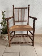 Knobbelstoel / Bobbinstoel met biezenzitting, Ophalen