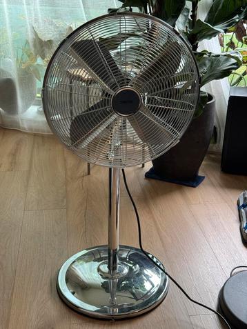 Koenic Metalen Sterke Ventilator - Verstelbaar beschikbaar voor biedingen