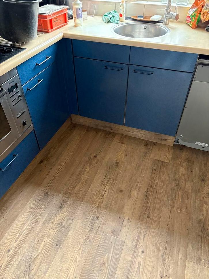 Blauwe Hoekkeuken met Houten Blad, Huis en Inrichting, Keuken | Complete keukens, Gebruikt, Hoekkeuken, Blauw, Hout, Ophalen