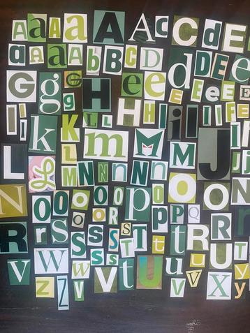 GROEN scrapbook letter set  beschikbaar voor biedingen