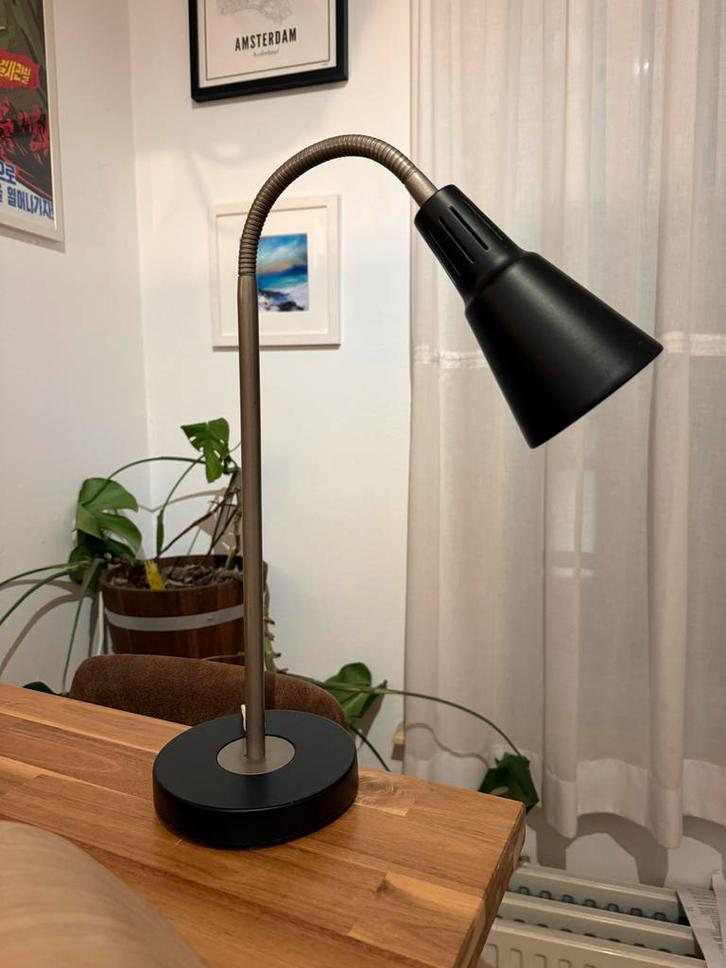 Stijlvolle, zwarte bureaulamp met flexibele arm, Huis en Inrichting, Lampen | Tafellampen, Zo goed als nieuw, Minder dan 50 cm