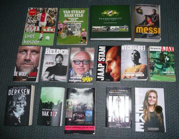 148 voetbal boeken / bladen + 13 x DVD + 2 X single beschikbaar voor biedingen