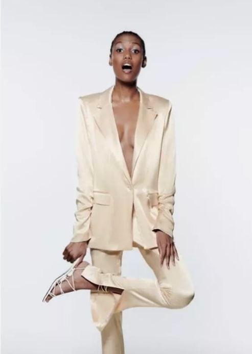 Zara satijnen broek beige crème split rechte pijpen M, Kleding | Dames, Broeken en Pantalons, Zo goed als nieuw, Maat 38/40 (M)