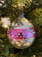 Ajeko roze gestreepte kerstbal handbeschilderd, Diversen, Kerst, Ophalen of Verzenden, Zo goed als nieuw