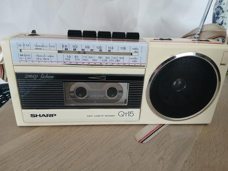 Sharp QT15 Retro Cassetterecorder met Draagband, Audio, Tv en Foto, Radio's, Gebruikt, Radio, Ophalen of Verzenden