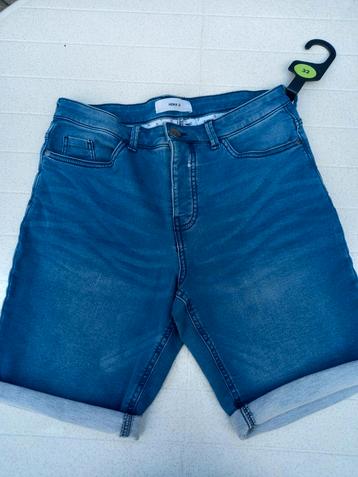 Nieuwe korte broek maat 32 beschikbaar voor biedingen