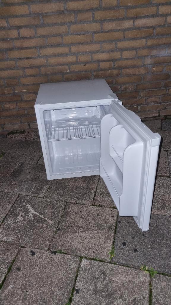 Mini koelkast 40 liter inhoud. Energie klasse A+., Witgoed en Apparatuur, Juicers, Zo goed als nieuw, Ophalen