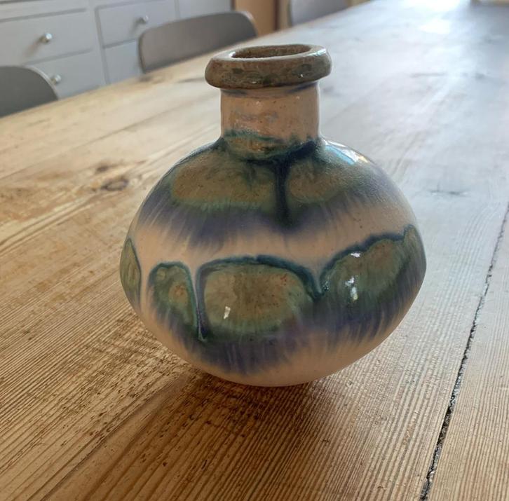 Uniek vintage vaasje – druppelvorm met lavaglazuur, Antiek en Kunst, Antiek | Vazen, Ophalen of Verzenden
