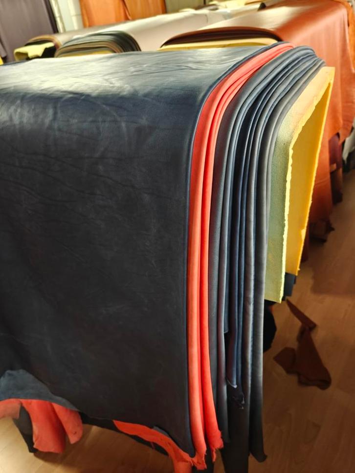 Leren huiden al vanaf 16,50 € per vierkante verkrijgbaar, Hobby en Vrije tijd, Stoffen en Lappen, Nieuw, Leer of Kunstleer, 30 tot 200 cm