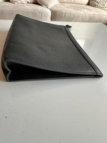 Zwarte tas Louis Vuitton beschikbaar voor biedingen