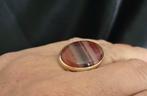 Gouden vintage ring met streepagaat. 2025/563., 18 tot 19, Overige kleuren, ., Ophalen of Verzenden