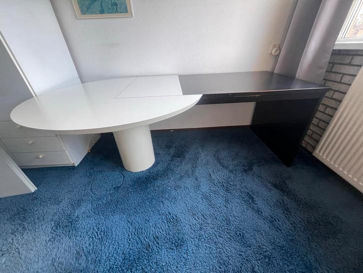 Hoek bureau met uniek design, Huis en Inrichting, Bureaus, Gebruikt, Bureau, Ophalen