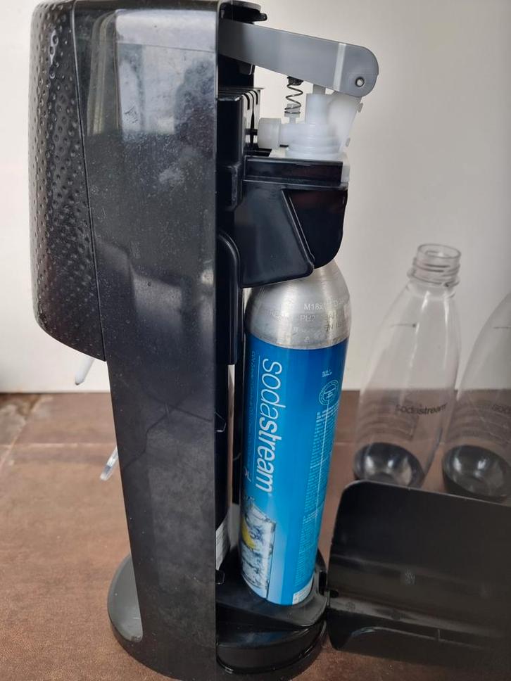 Sodastream bruismachine met 3 flessen + CO2-cilinder, Witgoed en Apparatuur, Bruiswatermachines, Gebruikt, Ophalen