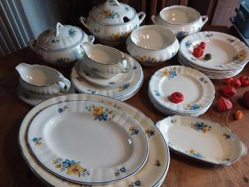 Serviesdelen blauw geel bloemetje regout  beschikbaar voor biedingen