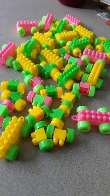 Speelgoed bouwsteentjes beschikbaar voor biedingen