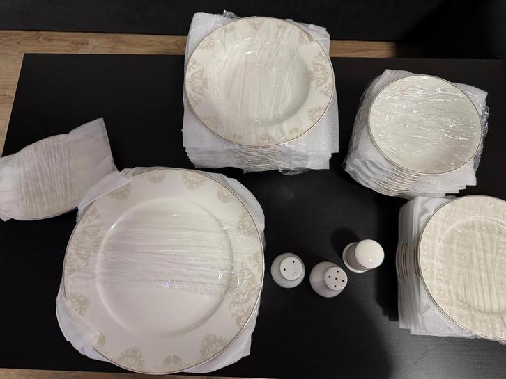 Elegant 53-Piece Karaca Siena Dinner Set for 12 People, Huis en Inrichting, Keuken | Servies, Nieuw, Compleet servies, Overige stijlen