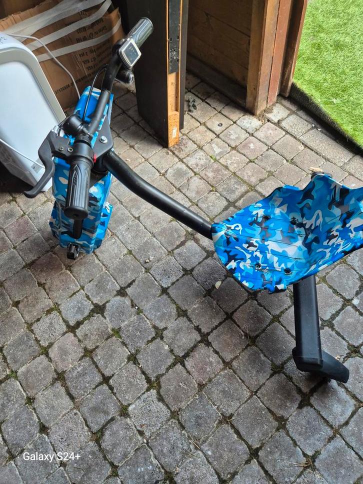 Elektrische Drift Trike - Blauw Camouflage, Kinderen en Baby's, Speelgoed | Buiten | Voertuigen en Loopfietsen, Zo goed als nieuw