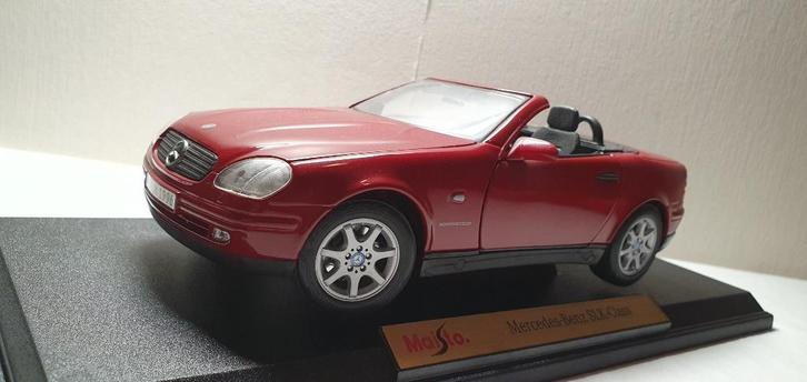Maisto Mercedes-Benz SLK-Class, Hobby en Vrije tijd, Modelauto's | 1:18, Gebruikt, Auto, Maisto, Ophalen of Verzenden