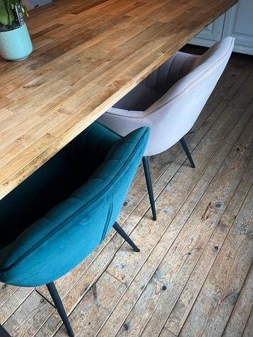 Eettafel + 6 Stoelen beschikbaar voor biedingen