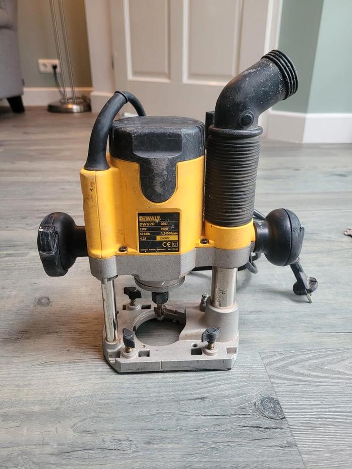 DeWalt DW620 QS02 Bovenfrees met geleider, Doe-het-zelf en Verbouw, Gereedschap | Freesmachines, Ophalen of Verzenden