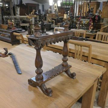 Keris houder v. 3 Kerissen PZ8 Ploncon Standaard Indonesie beschikbaar voor biedingen